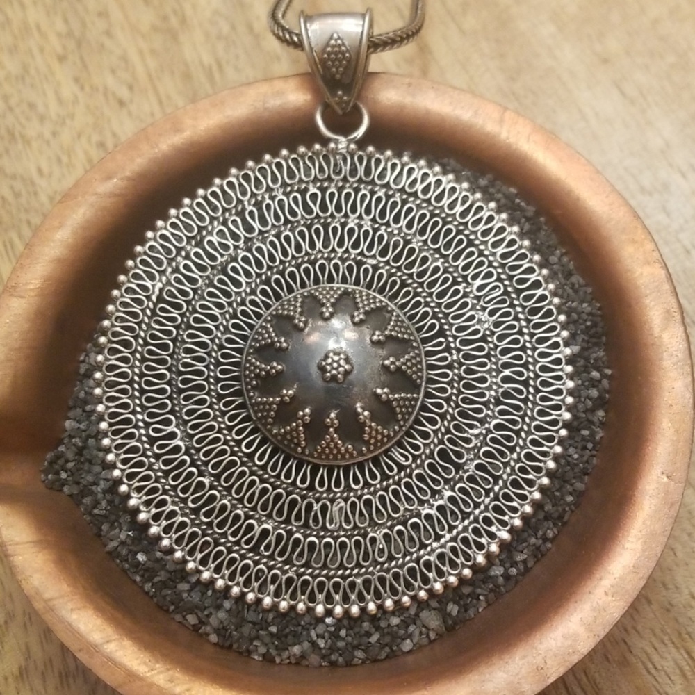 Wire work medallion